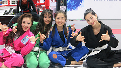 女学员合影